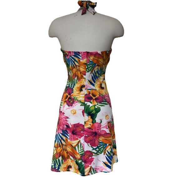 Tropical Floral Halter Dress With Twist Front & Open Back Design - Picture 5 of 6